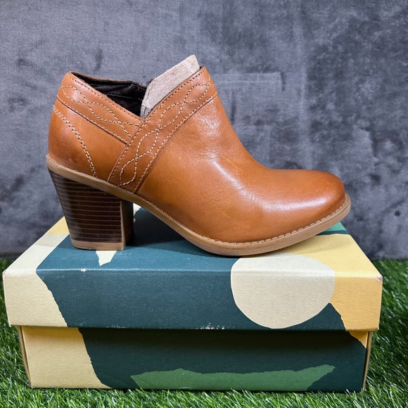 Earth Tan Leather Heeled Ankle Boots Booties Shoes Side Zip Womens size 8 New - Picture 1 of 13